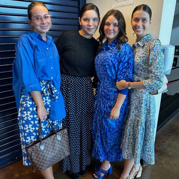 β
olivia kayβ
- Picture 7 of 12